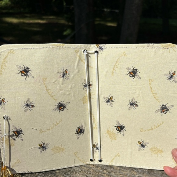 Bee travel note book - Picture 4 of 4